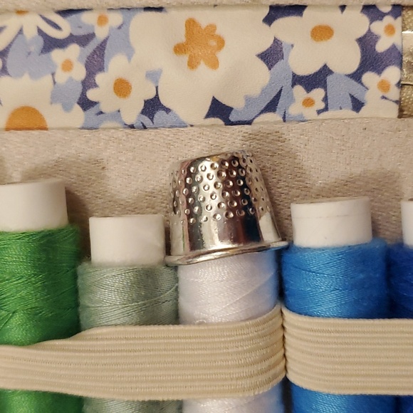 Floral sewing kit New - Picture 4 of 5